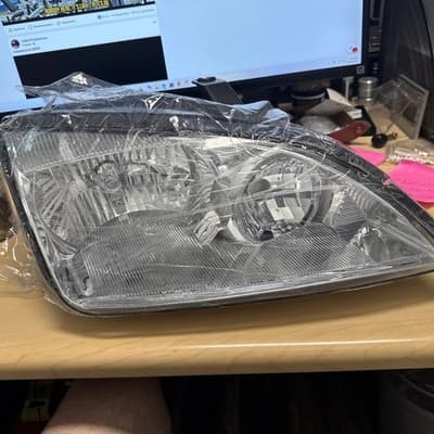 2005-2007 FORD FOCUS Right SIDE HEADLIGHT HEADLAMP Feberg - Image 1