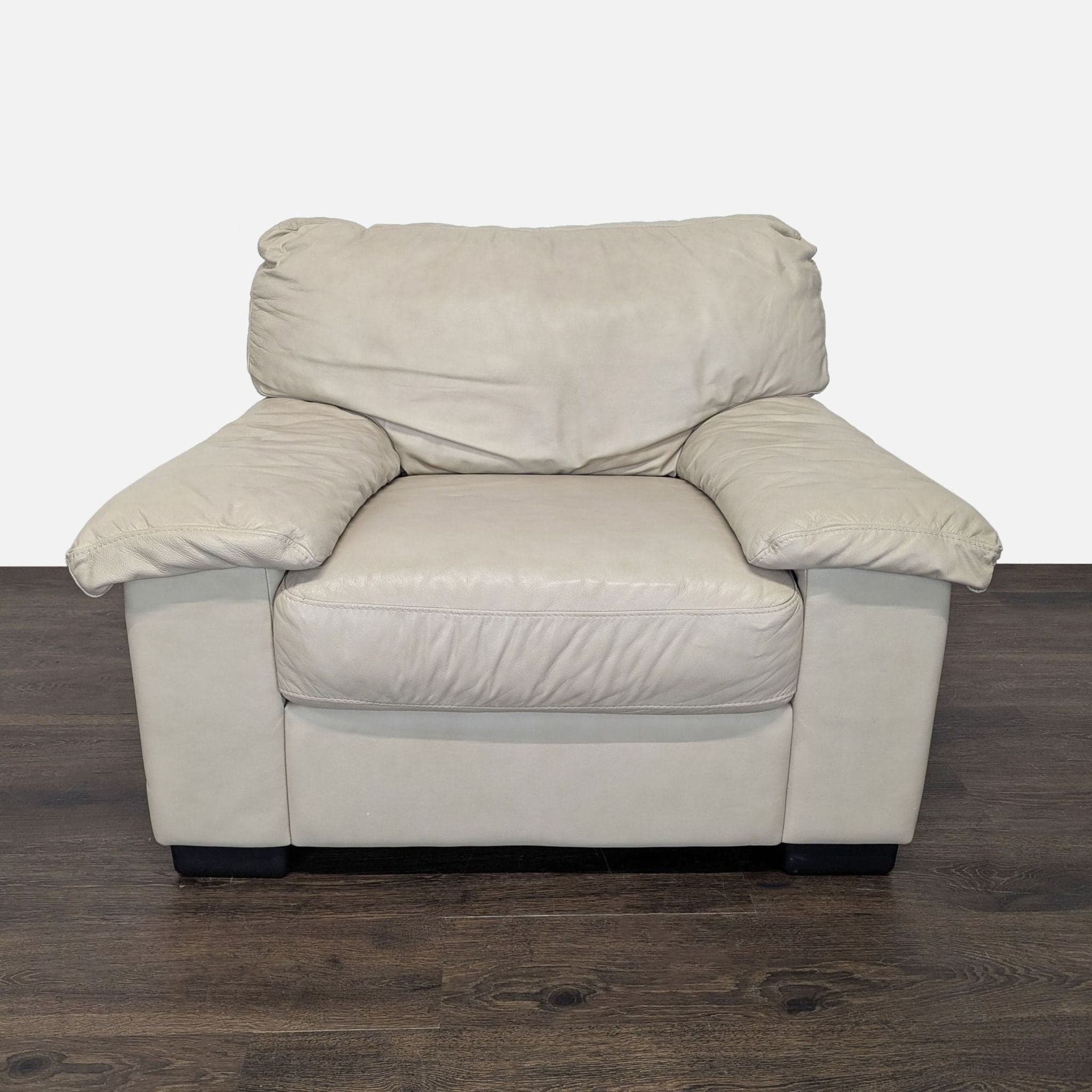 Italsofa Beige Leather Lounge Armchair – Comfortable and Stylish - Image 1