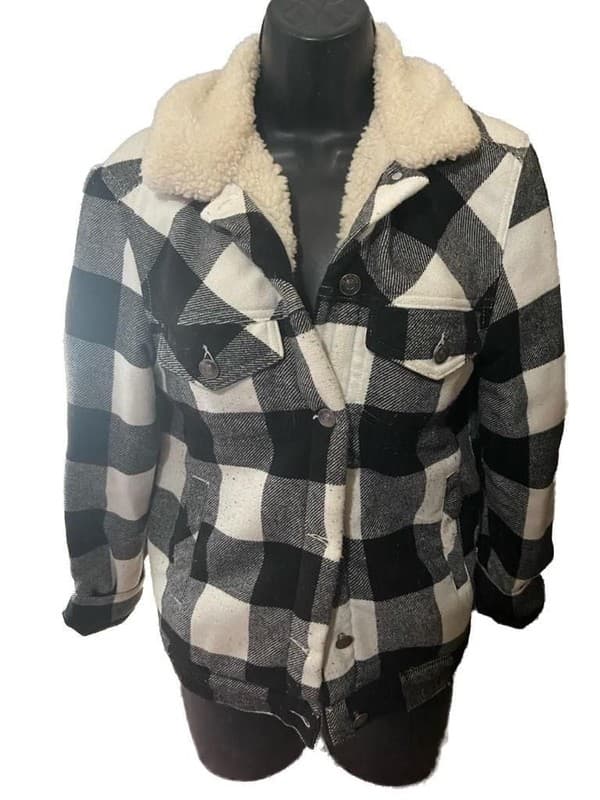 Love Tree Buffalo Plaid Sherpa Lined Trucker Jacket Black White Size Small - Image 1
