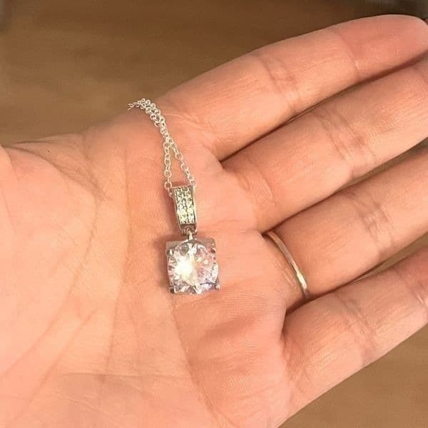 The Solitaire Stunner Pendant Necklace in 925 silver - Image 1
