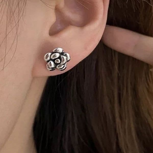 The Blossom Stud Earring in 925 - Image 1