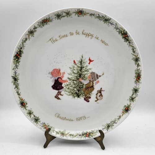 Holly Hobbie Christmas 1973 Commemorative Plate 'The Time to be Happy is Now'
