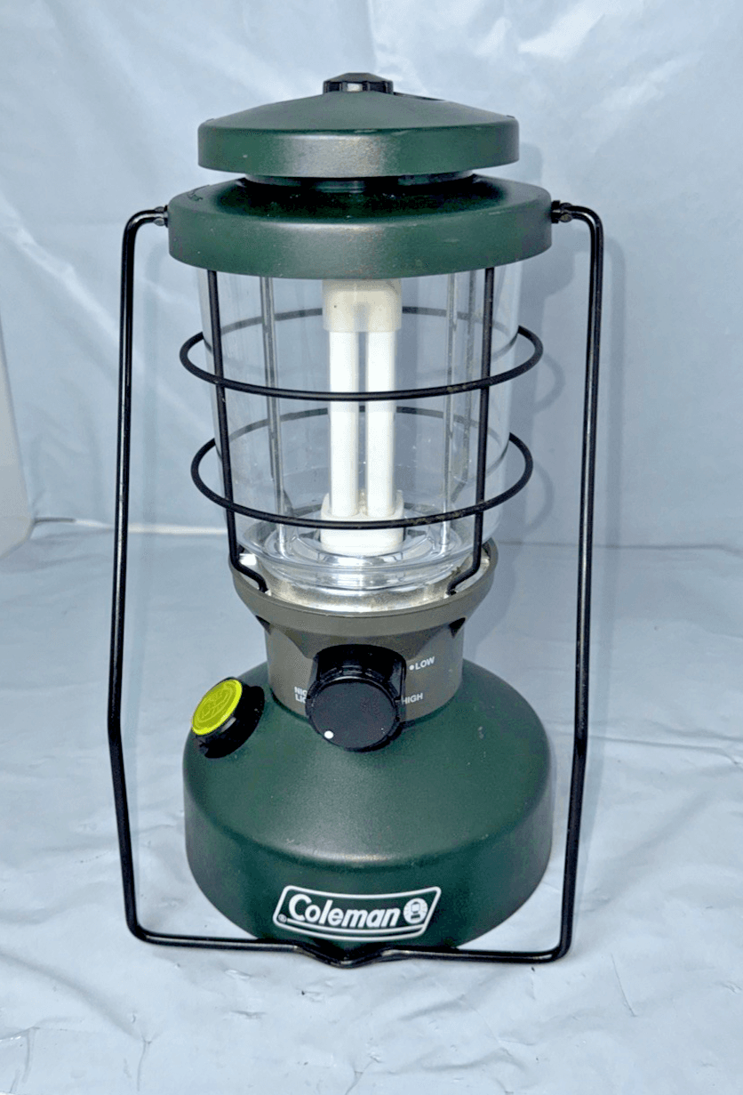 Coleman Green Lantern Model 5359 Twin Tube Fluorescent Battery Powered Light - Image 1