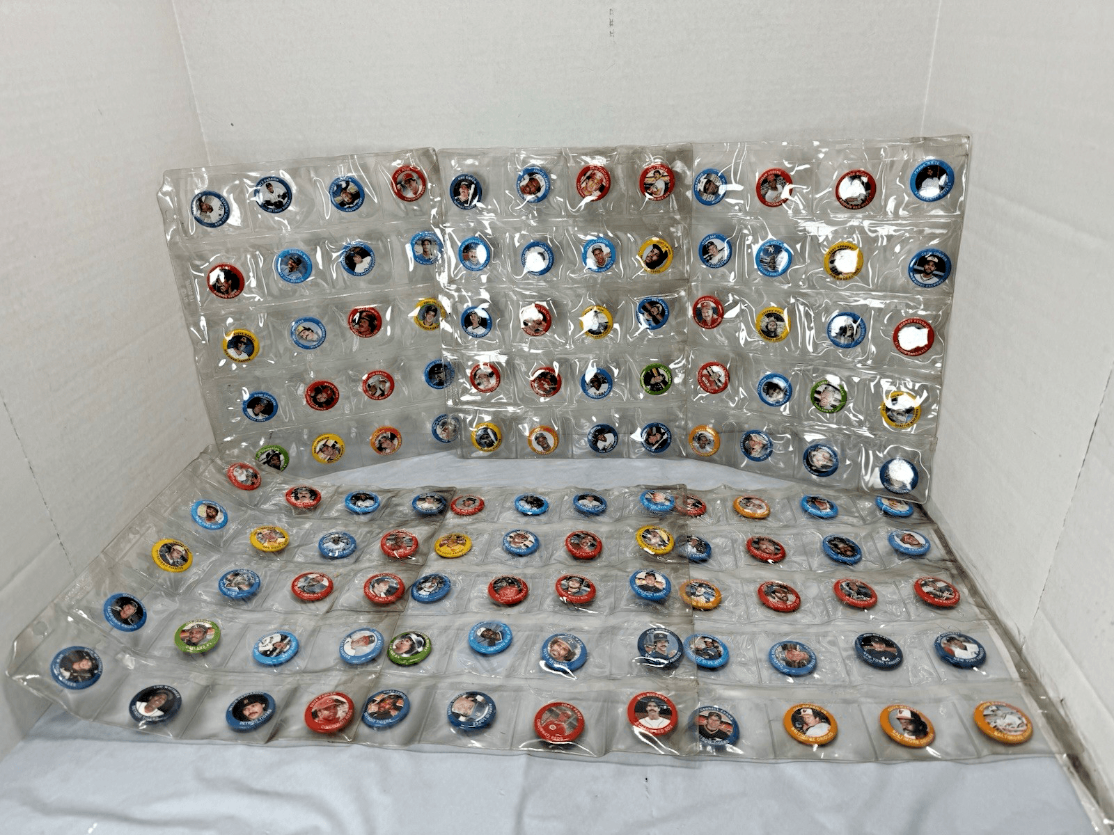 1984 Fun Foods Baseball Buttons Pins Complete Set of 133 Rose Ryan Ripken Brett - Image 1