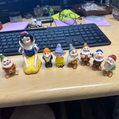 Vintage Walt Disney Productions Snow White and the eight Dwarfs Figurines, Japan - Image 1