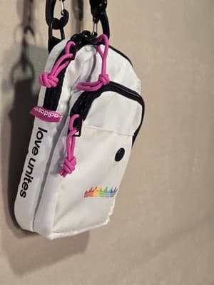 bolsa transversal adidas pride utility festival 3.0 - Image 1