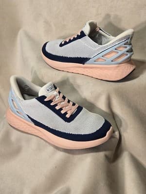 Kizik Hands-Free The Easiest Shoes You will Ever Put On Women's 7.5 - Image 1