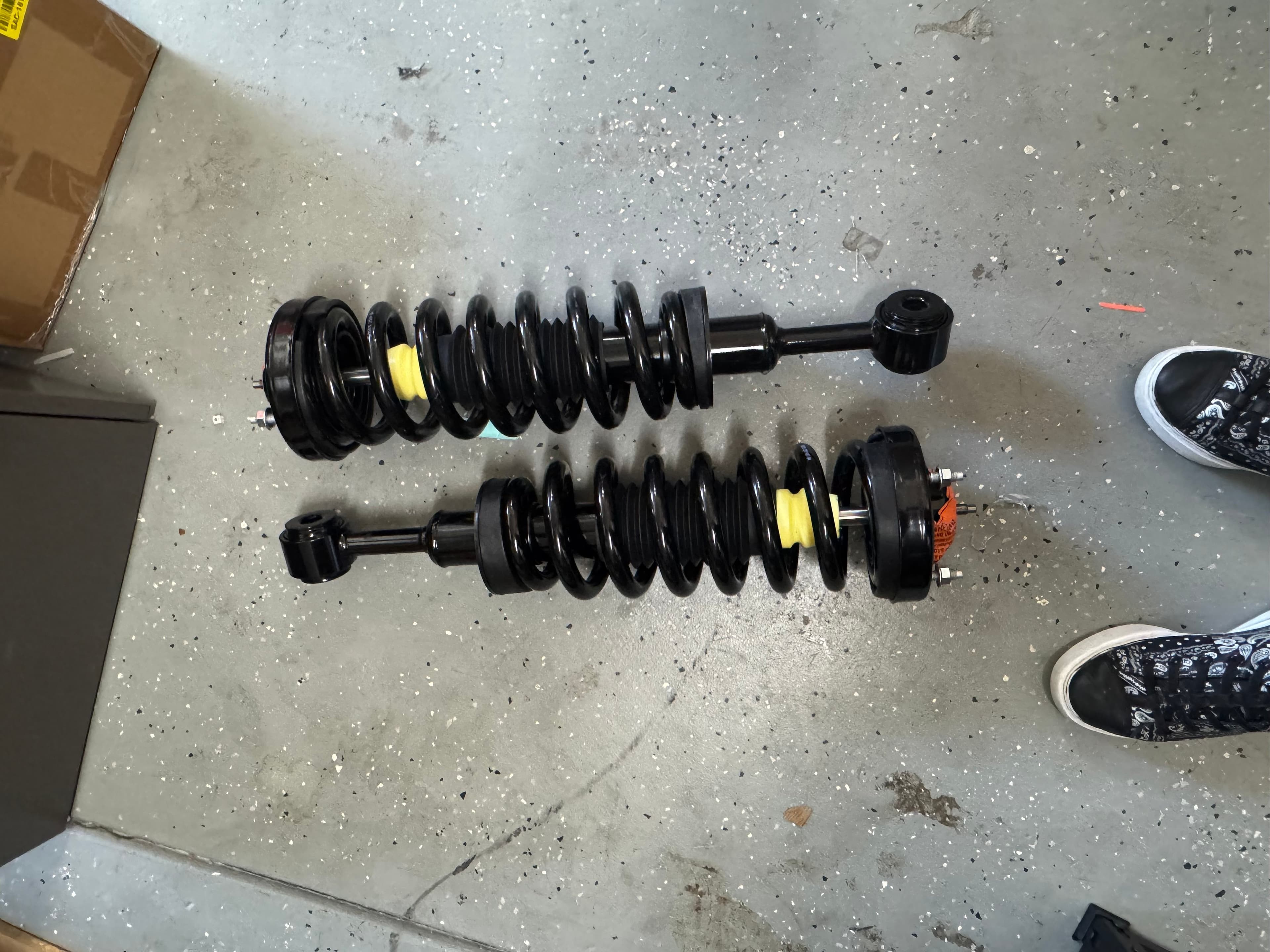 Front Strut Assembly with Coil Spring for Vehicle Suspension