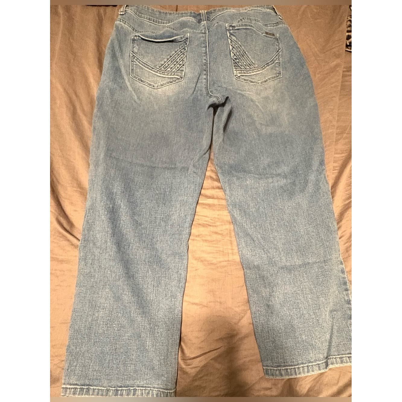 Chico's 'So Slimming' Cropped Jeans Size 1.5 - Image 1