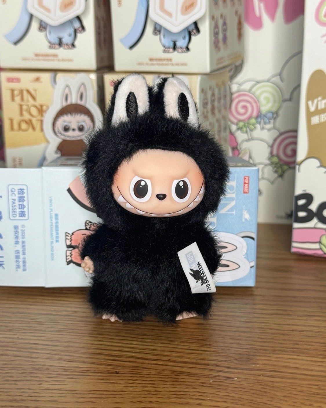 Labubu Pin for Love - Letter R - Image 1