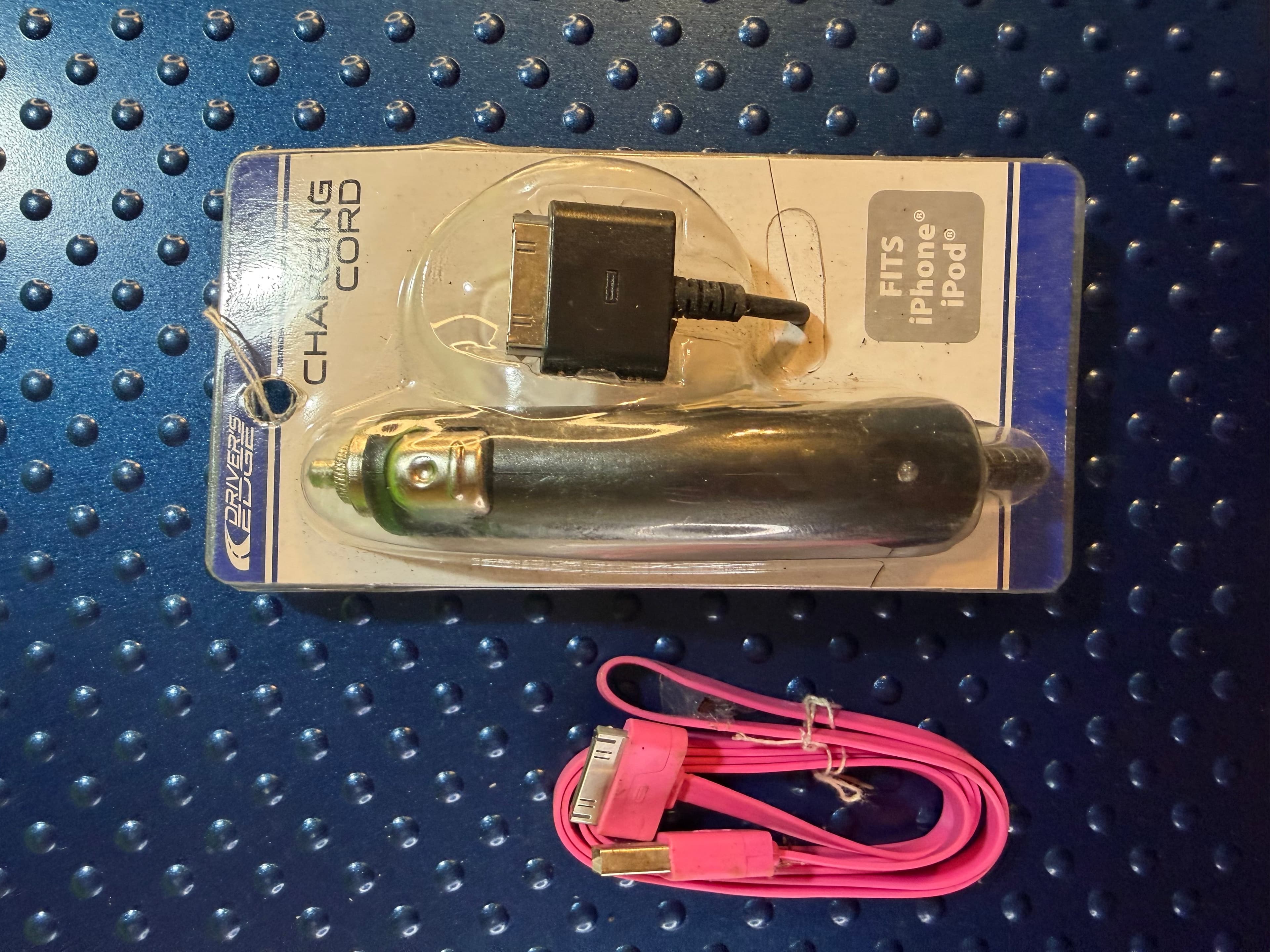 30 Pin Apple Charger Bundle Driver's Edge Car Charger + Pink USB Cable iPhone 4 - Image 1