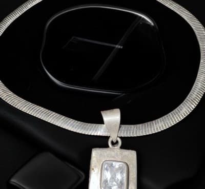 8 Mm Herringbone 18 Inch Sterling Silver Silpada Pendant With Middle Crustal Gem - Image 1