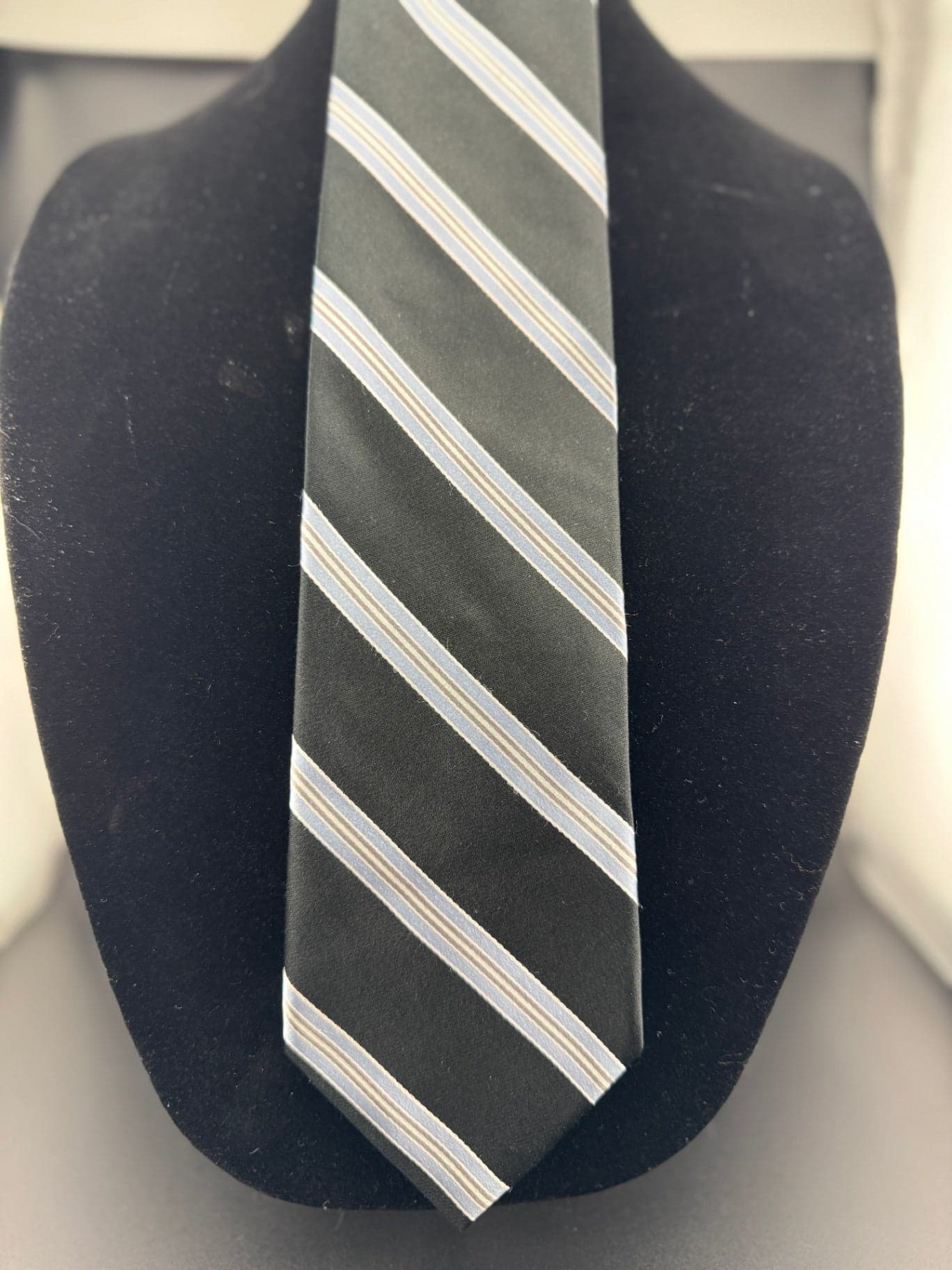 Classic Tommy Hilfiger Necktie - Image 1