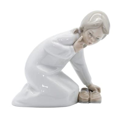 Lladro Made In Spain Little Girl With Slippers Glazed Porcelain Figurine - Image 1