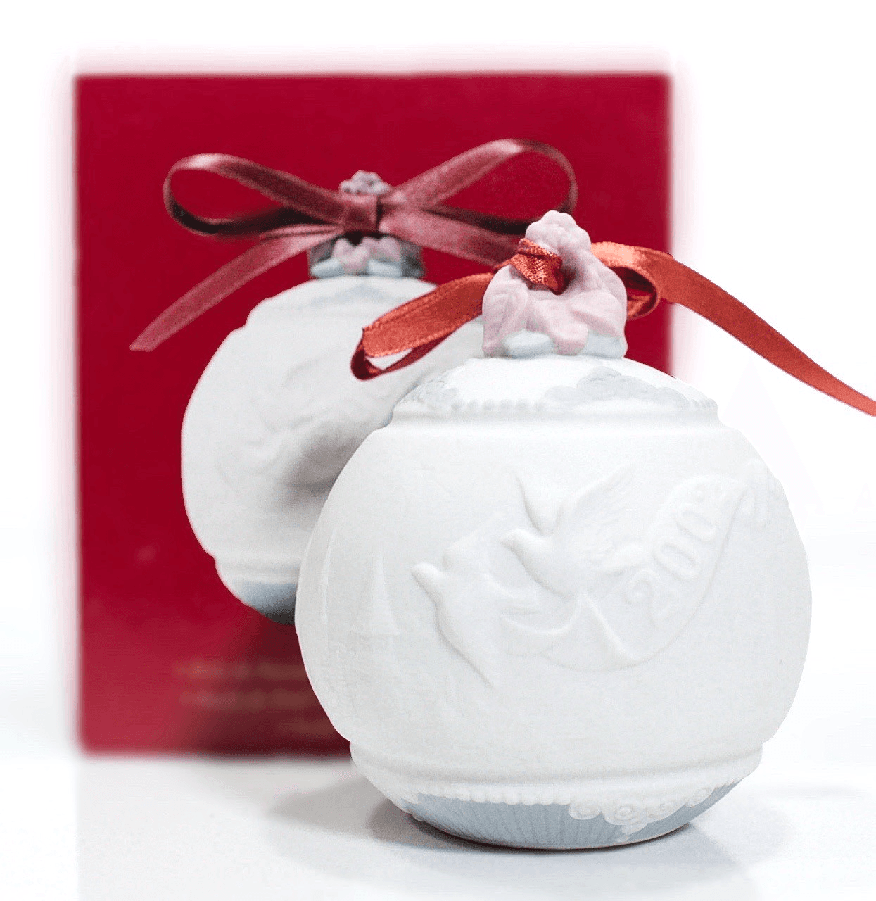 Vintage 2002 LLADRO Spain Daisa Porcelain Ball Christmas Ornament In Box - Image 1