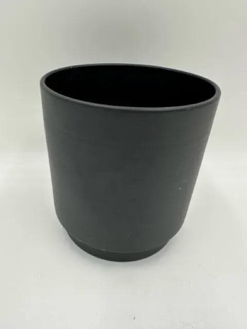 Black Metal Pot - Image 1