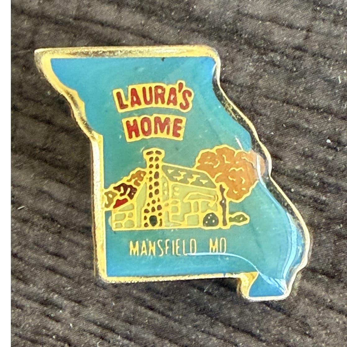 Laura's Home Mansfield MO Missouri Shaped Souvenir Pinback Souvenir