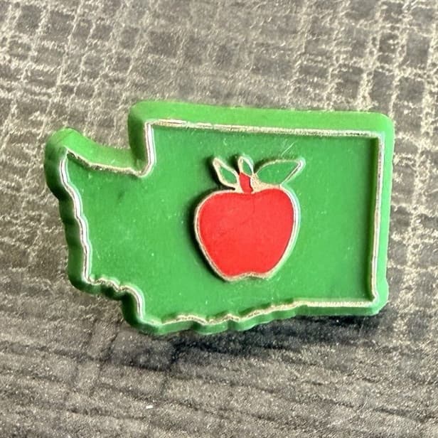 Green Washington State Outline Apple Enamel Lapel Pin Clutch Back