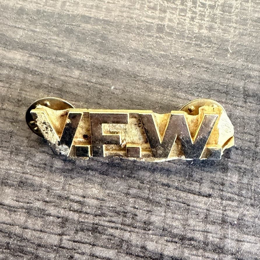 Veterans of Foreign Wars VFW Veterans' Groups Gold Tone Pinback Badge