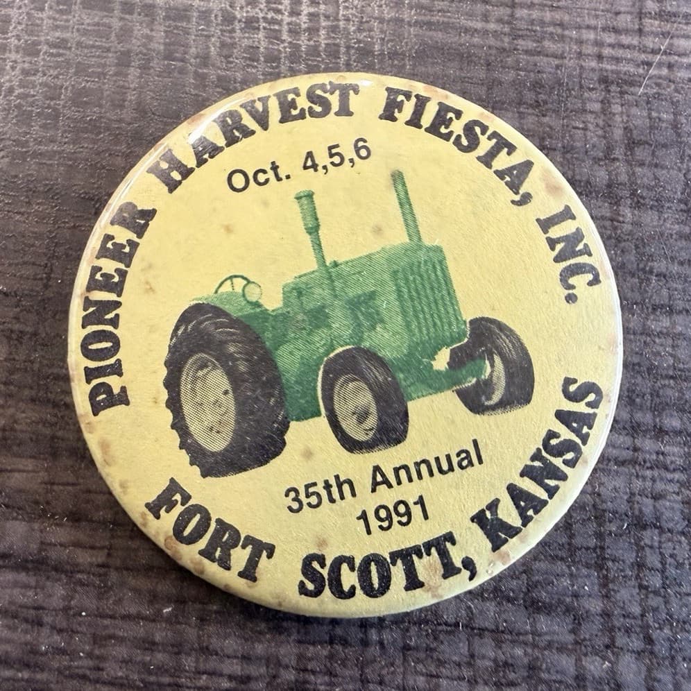 Pioneer Harvest Fiesta Inc. 1991 Original Pinback Button Beige Green Black KS