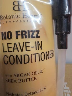 Botanic hearth no Frizz leave in conditioner
