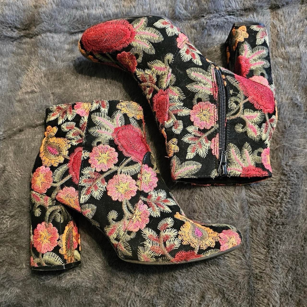 MIA Brocade Embroidery Boots - Size 7