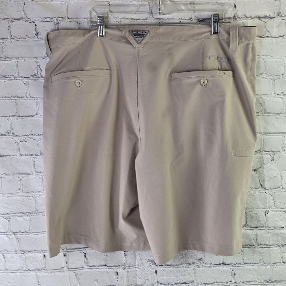 Columbia PPG Men's Size 40 Khaki Shorts