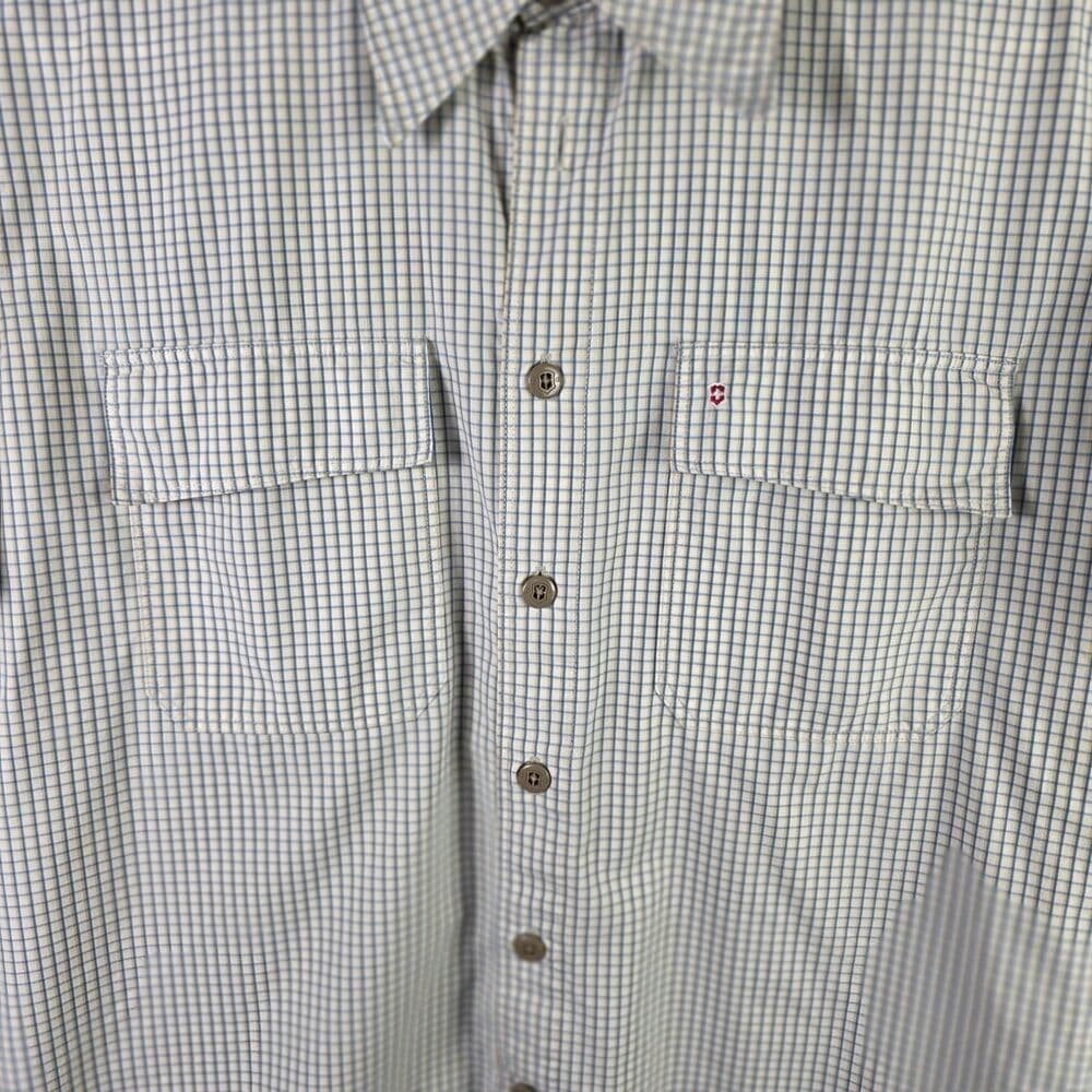 Victorinox Swiss Army Knife Men's Medium Button Down Plaid Short Sleeve Shirt