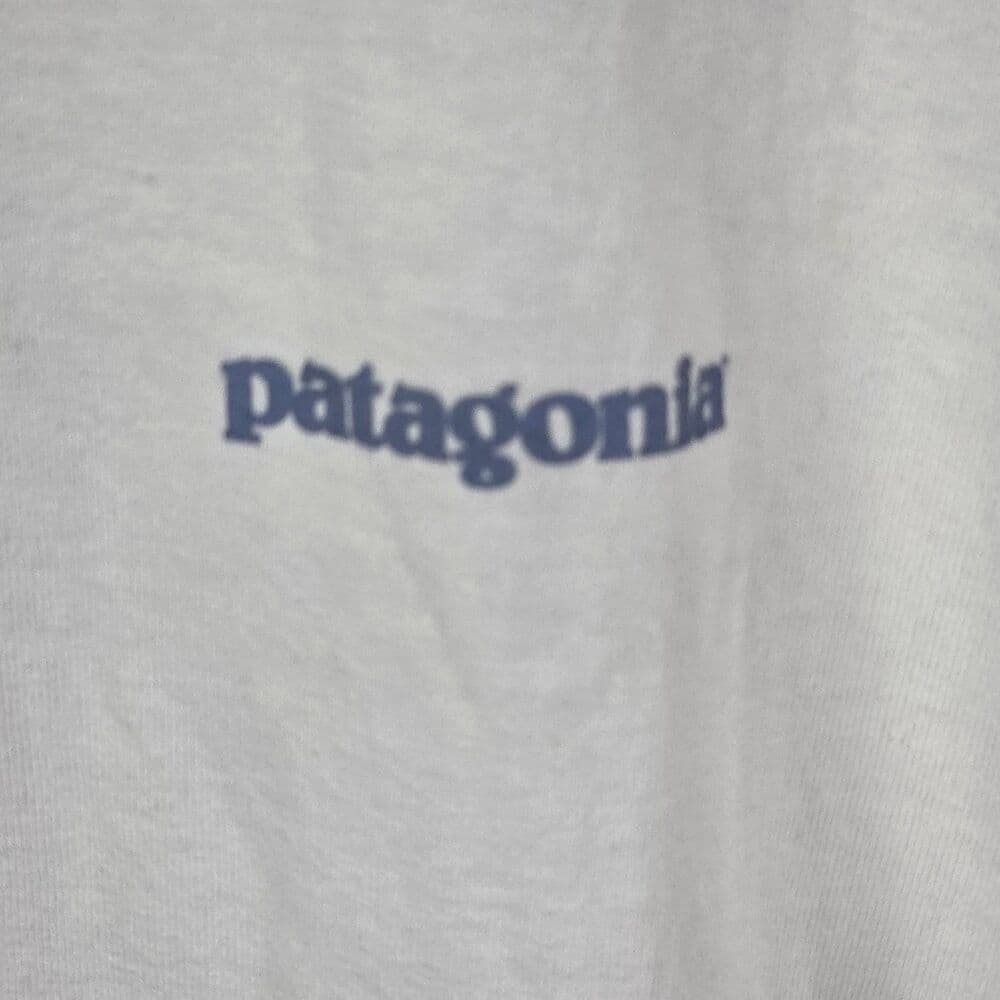 Vtg Patagonia Beneficial Men's XL White " Surfing Waves" Short Sleeve T-Shirt