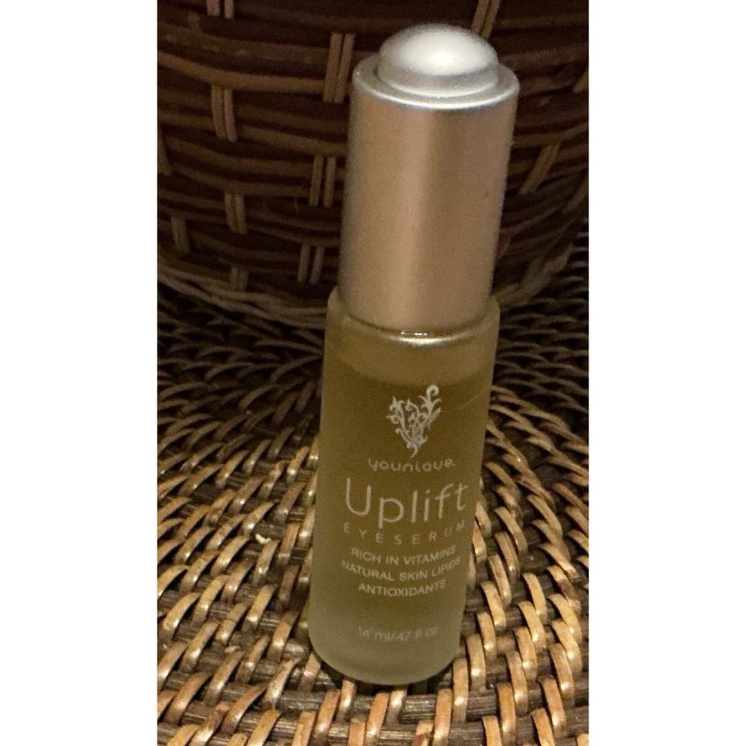 Younique Uplift Eye Serum .47 Ounces 99% Full