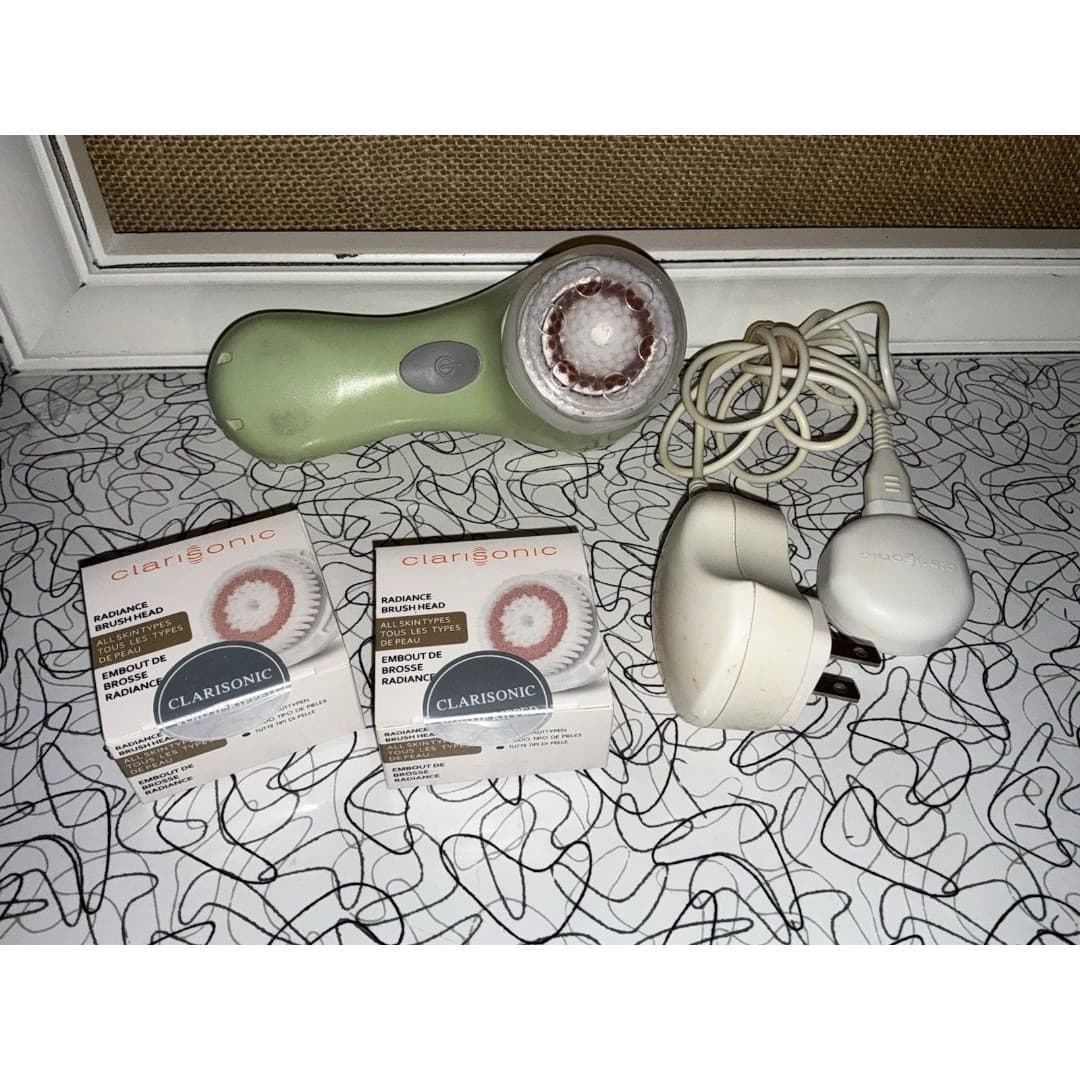 Clarisonic Mia Electric Facial Cleansing Brush - Extras