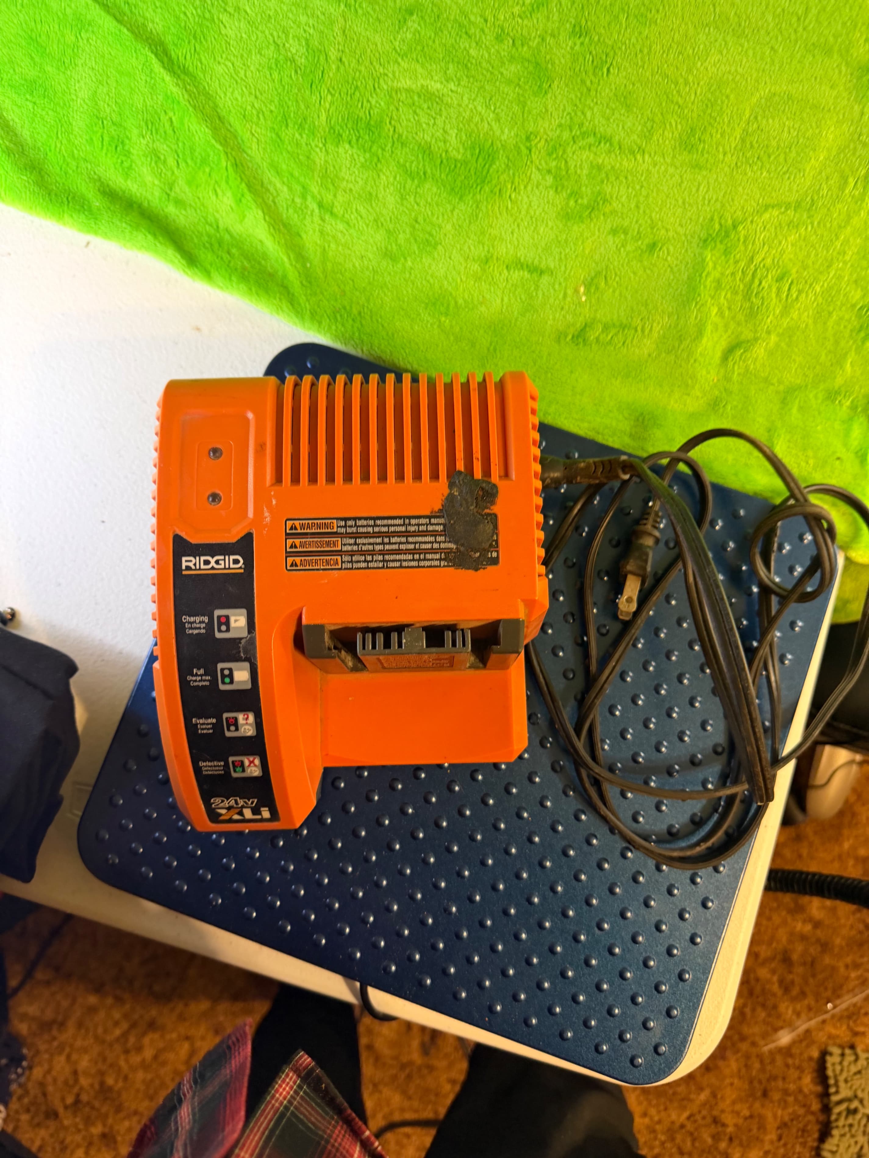 RIDGID 24V XLi Battery Charger Orange