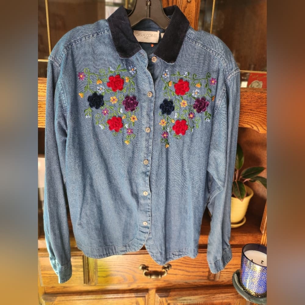 Casual Corner Blue Floral Embroidered And Felt Accented Button Down Shirt