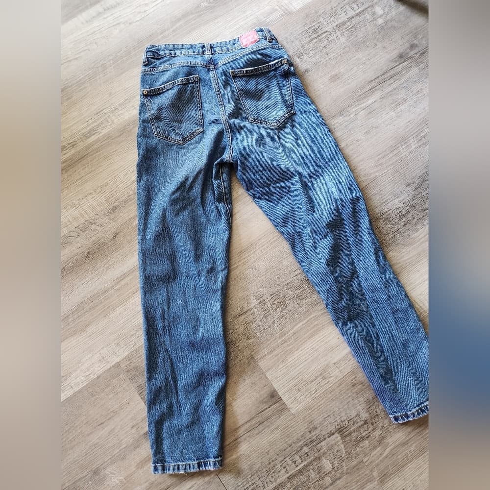Zara Blue Straight Leg Jeans with Timeless Denim Appeal