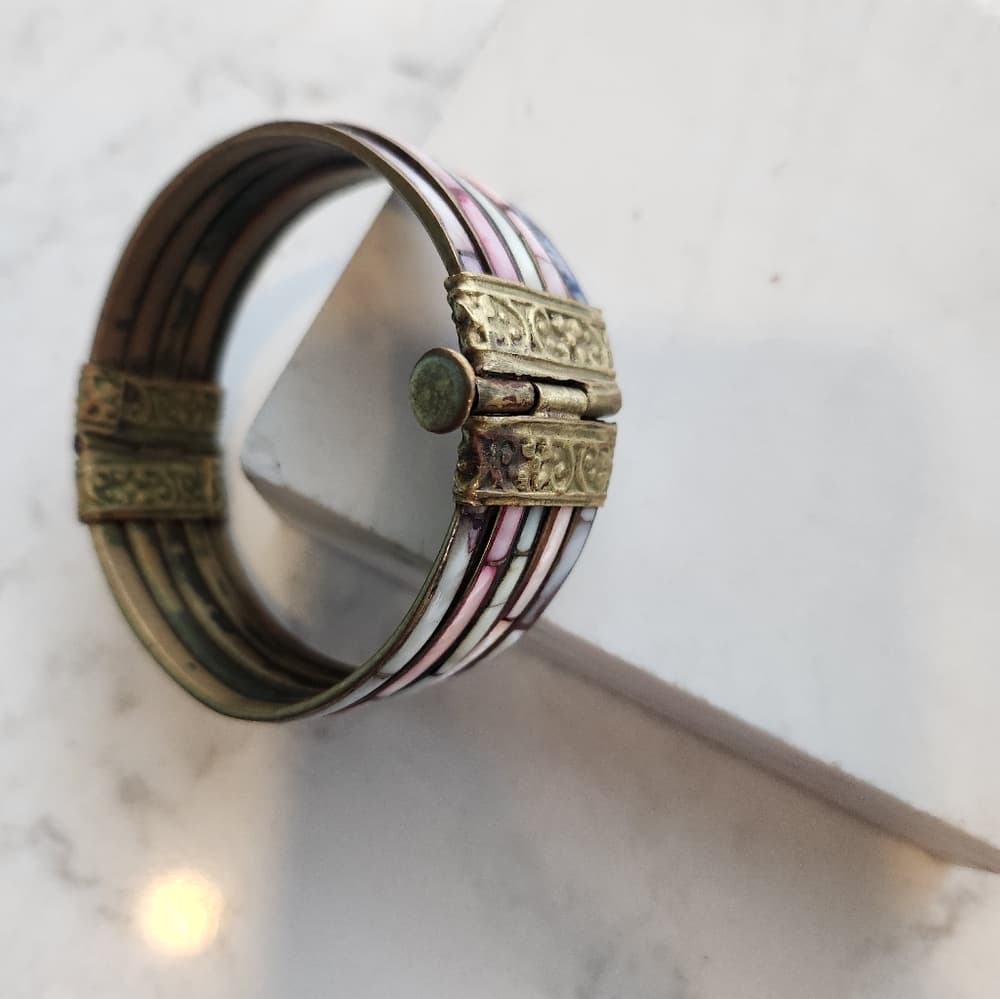 Awesome Multi Color Shell and Brass Locking Bangle Bracelet
