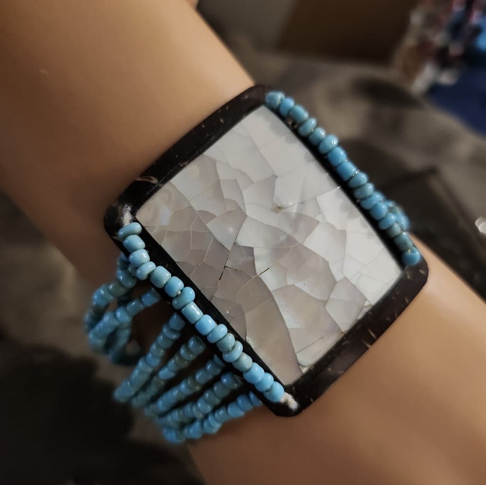 Turquoise Color Beaded Mother of Pearl Shell Stretchy Bracelet
