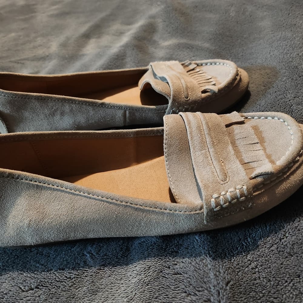 Reaction Kenneth Cole Grey Suede Leather Loafers with Fringe Detail Bare-ing