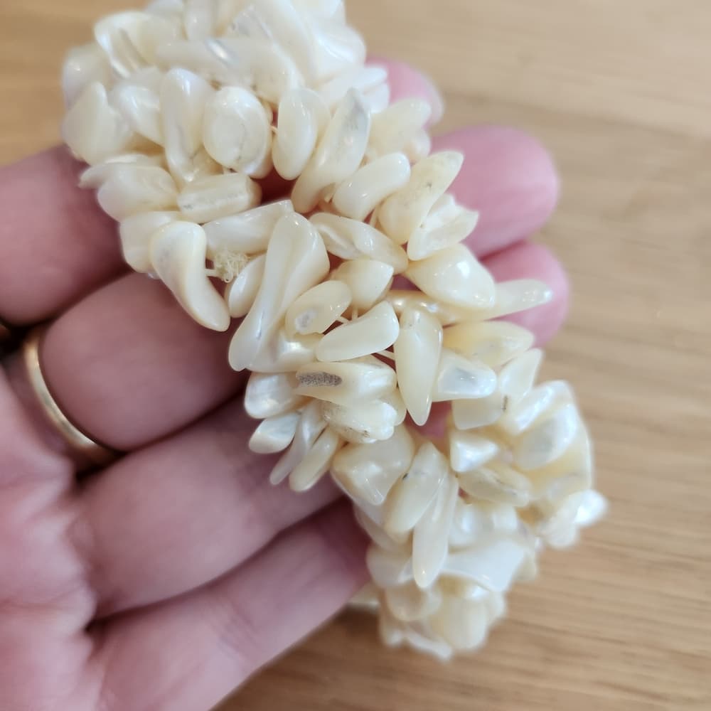 Elegant Chunky Cream Mother Of Pearl Shell Stretchy Bracelet