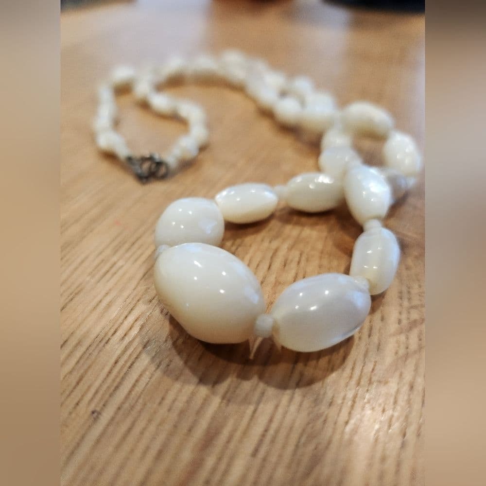 Vintage White Mother of Pearl Oblong Beaded Necklace