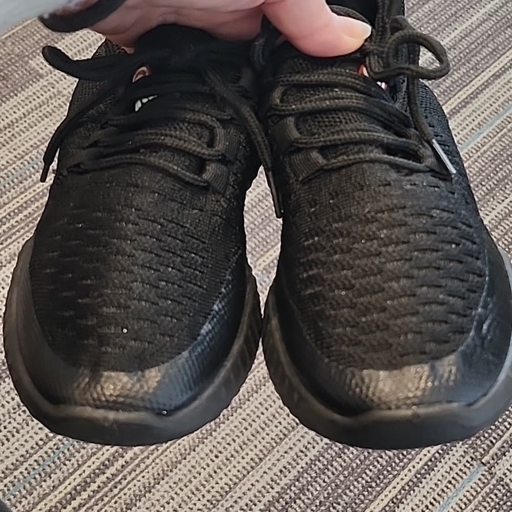 Echo Unlimited All Black Red Youth Athletic Shoes