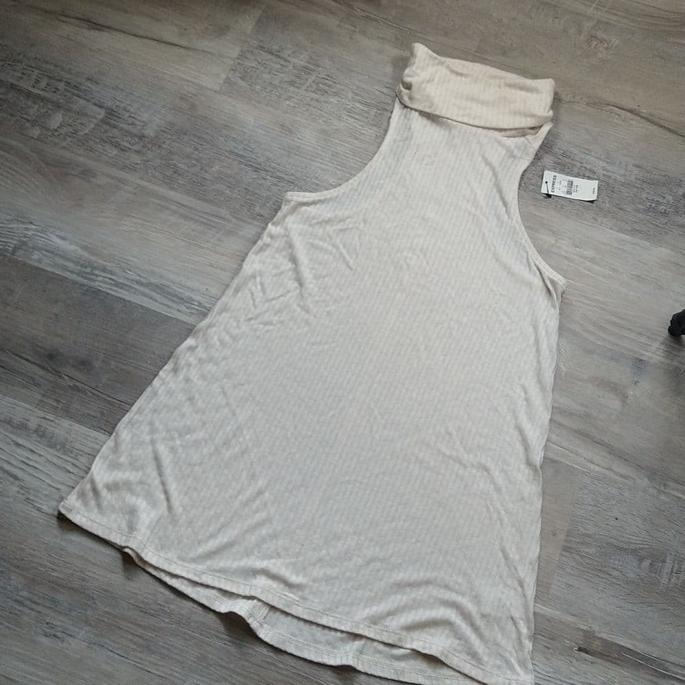 Express 🥰 Cream Cowl Neck Sleeveless Tank Top
