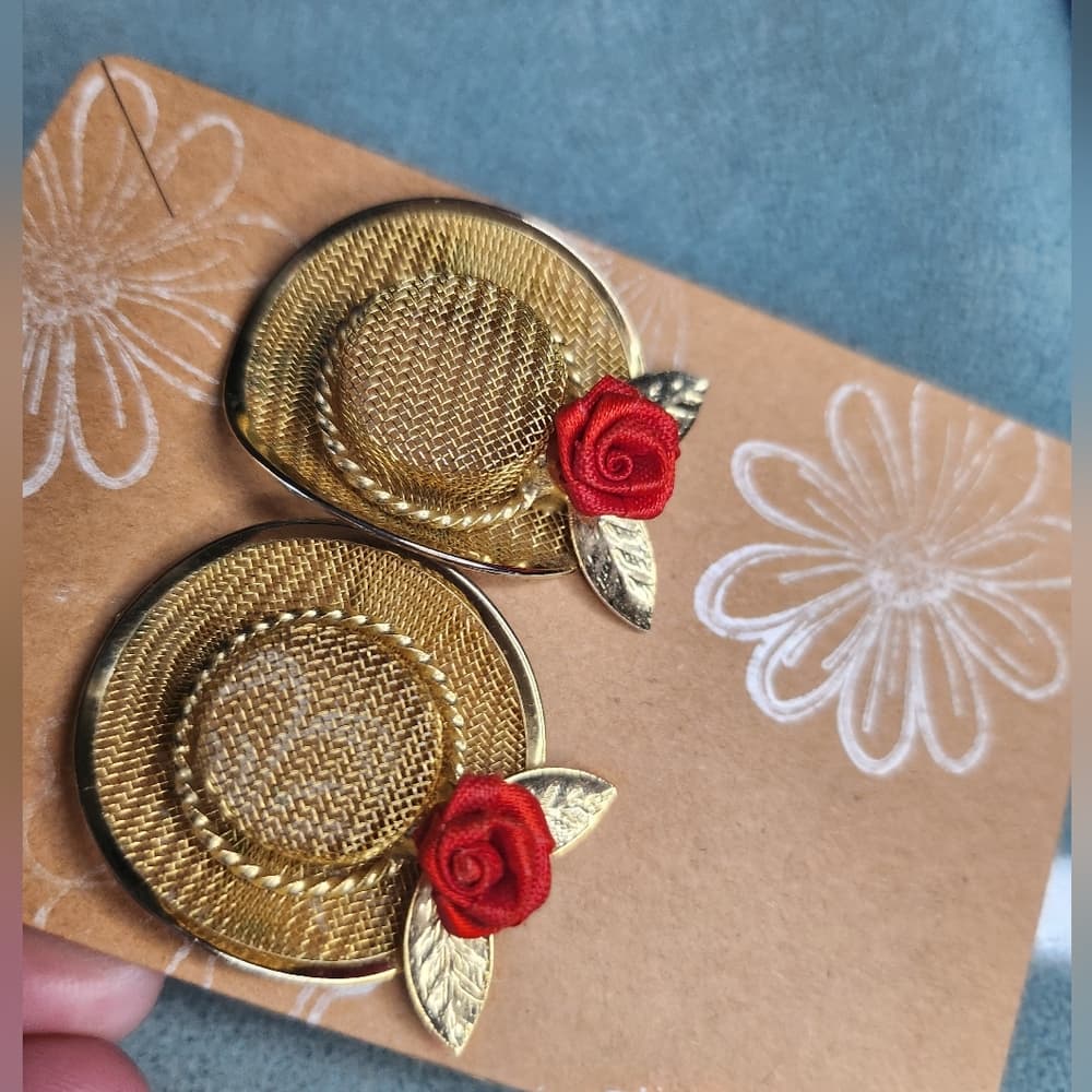 Awesome Gold Metal Mesh Hats With Red Fabric Rose Earrings