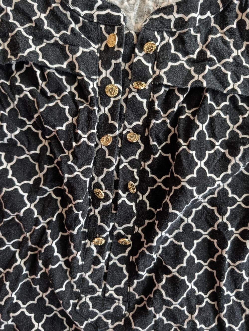 Anne Klein Black and White Printed Sleeveless Top With Gold Button Accents