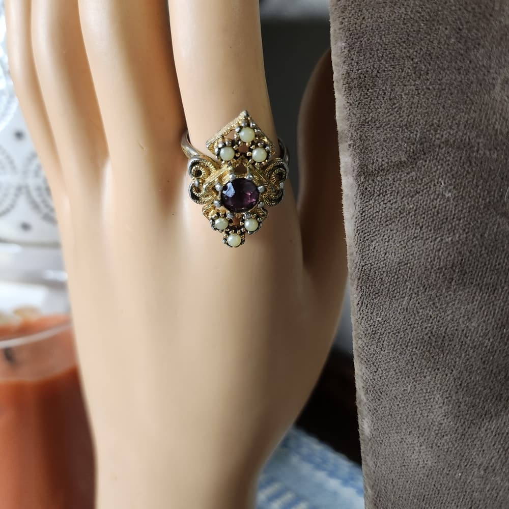 Vintage Sarah Coventry Purple Glass Mini Pearl Gold Tone Costume Ring