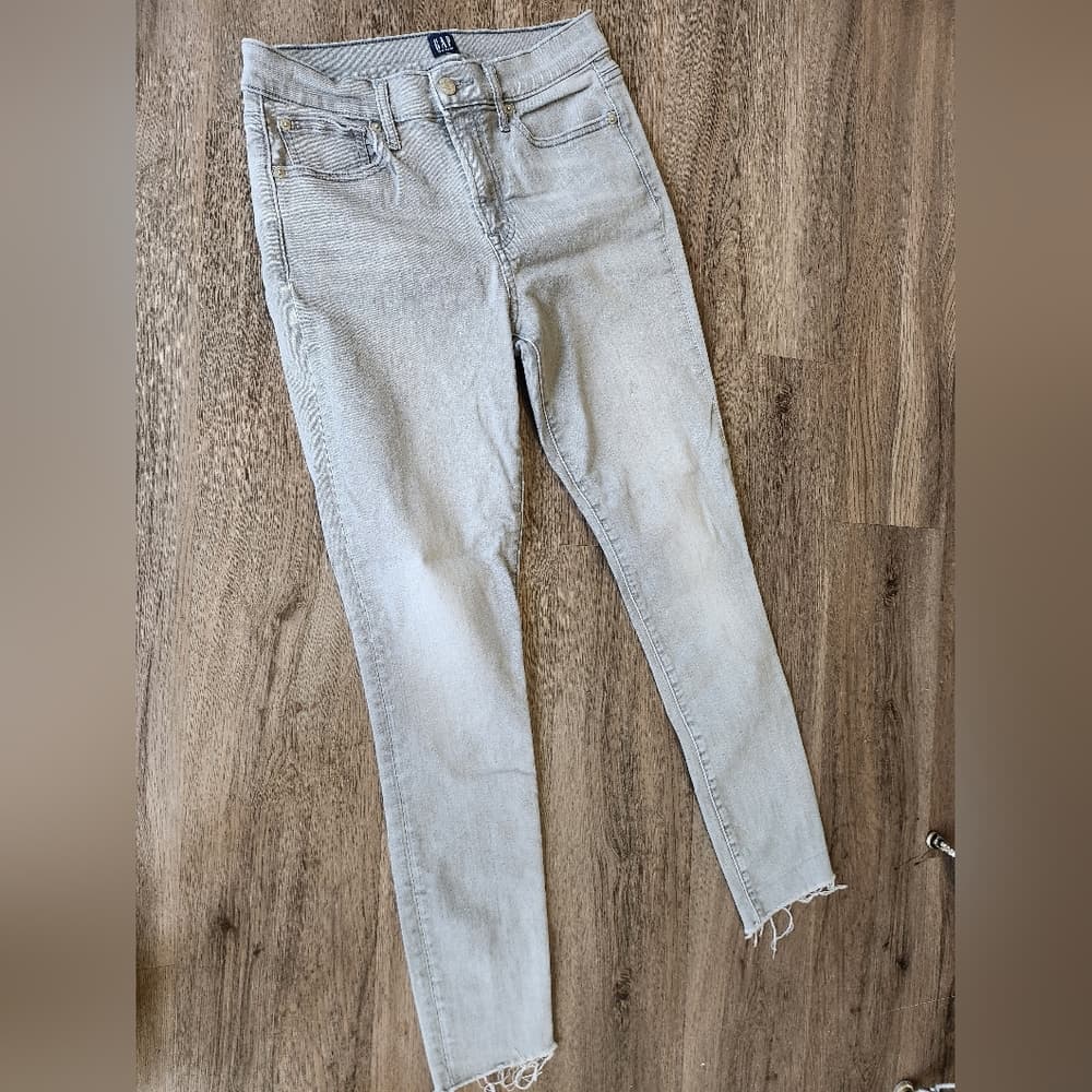 GAP Women's Light Gray True Skinny Jeans Raw Hem