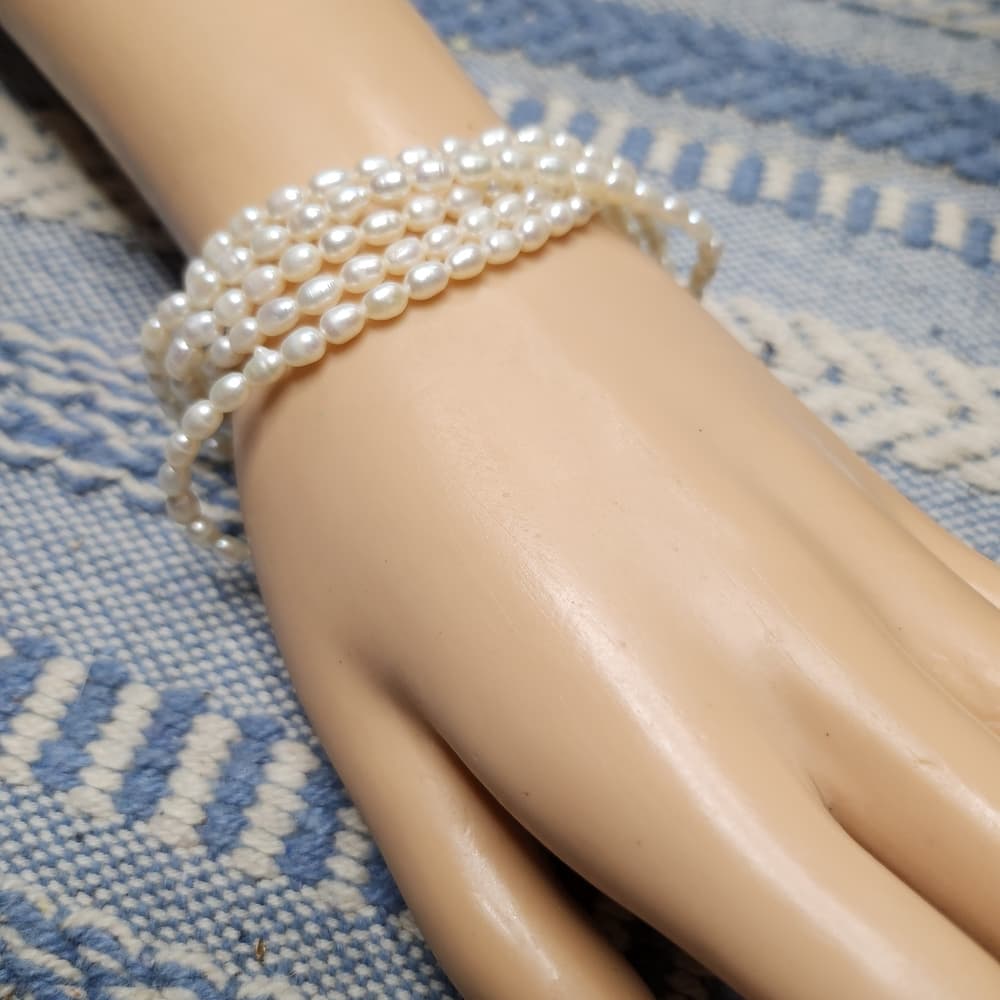 Vintage Five Strand Pearl Costume. Bracelet With Gold Clasp