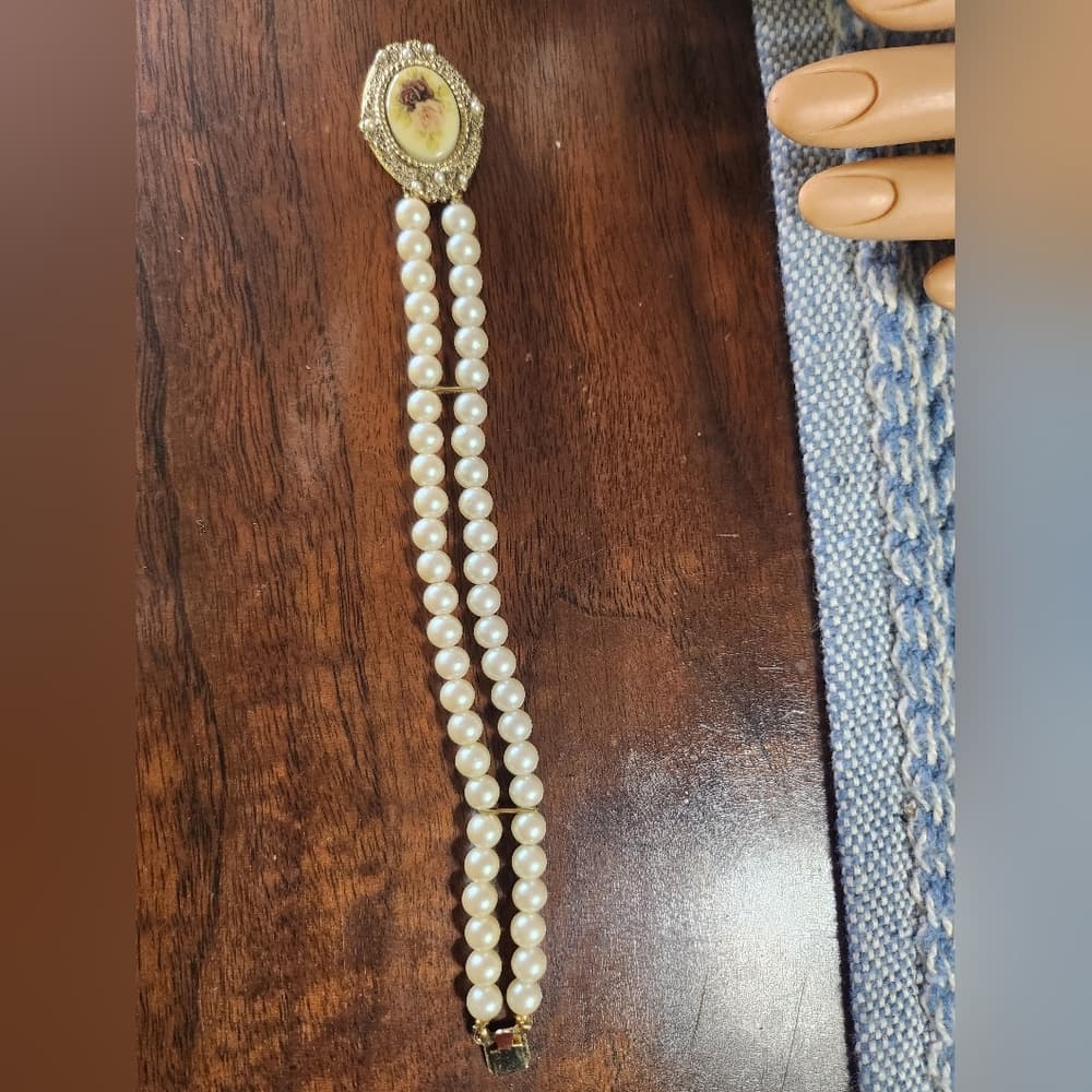 Vintage Faux Pearl Bracelet with Painted Floral Scene Gold Tone Accent