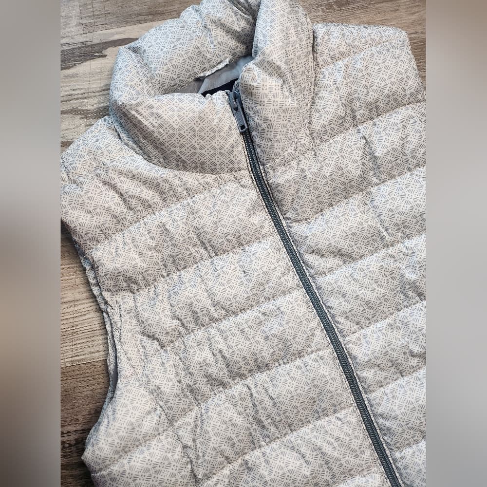 GAP Light Gray Thick Quilted Zip Up Puffer Vest