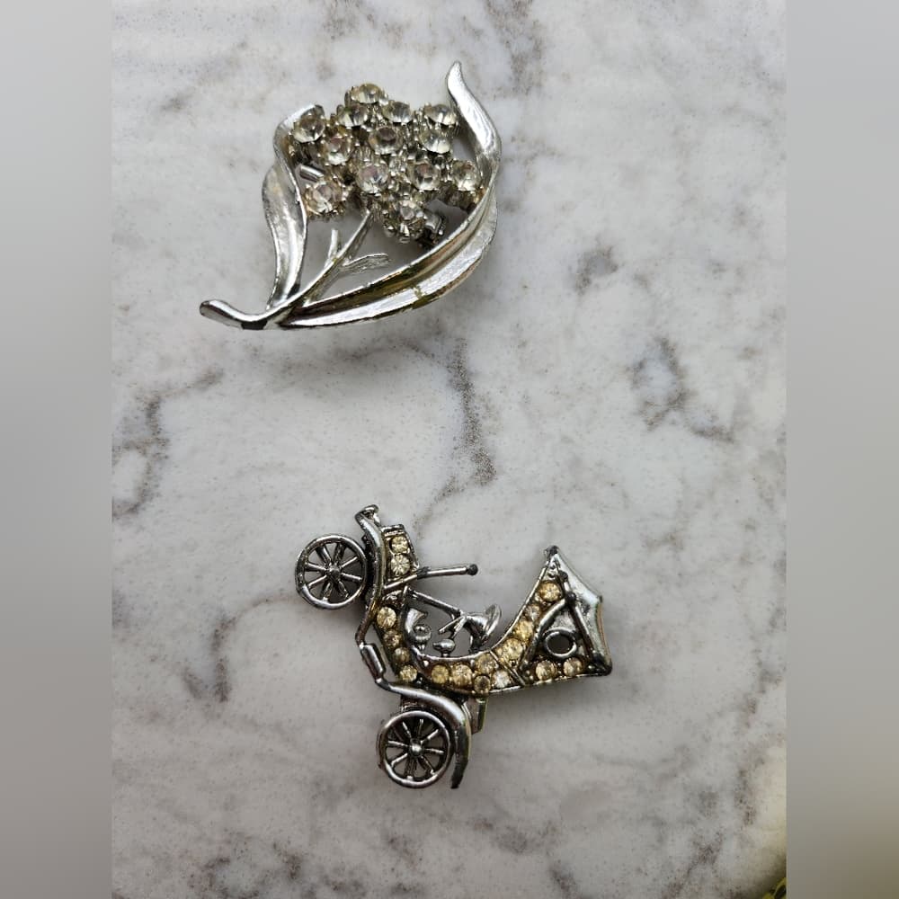 Vintage Silver Tone Brooch Set with Rhinestones