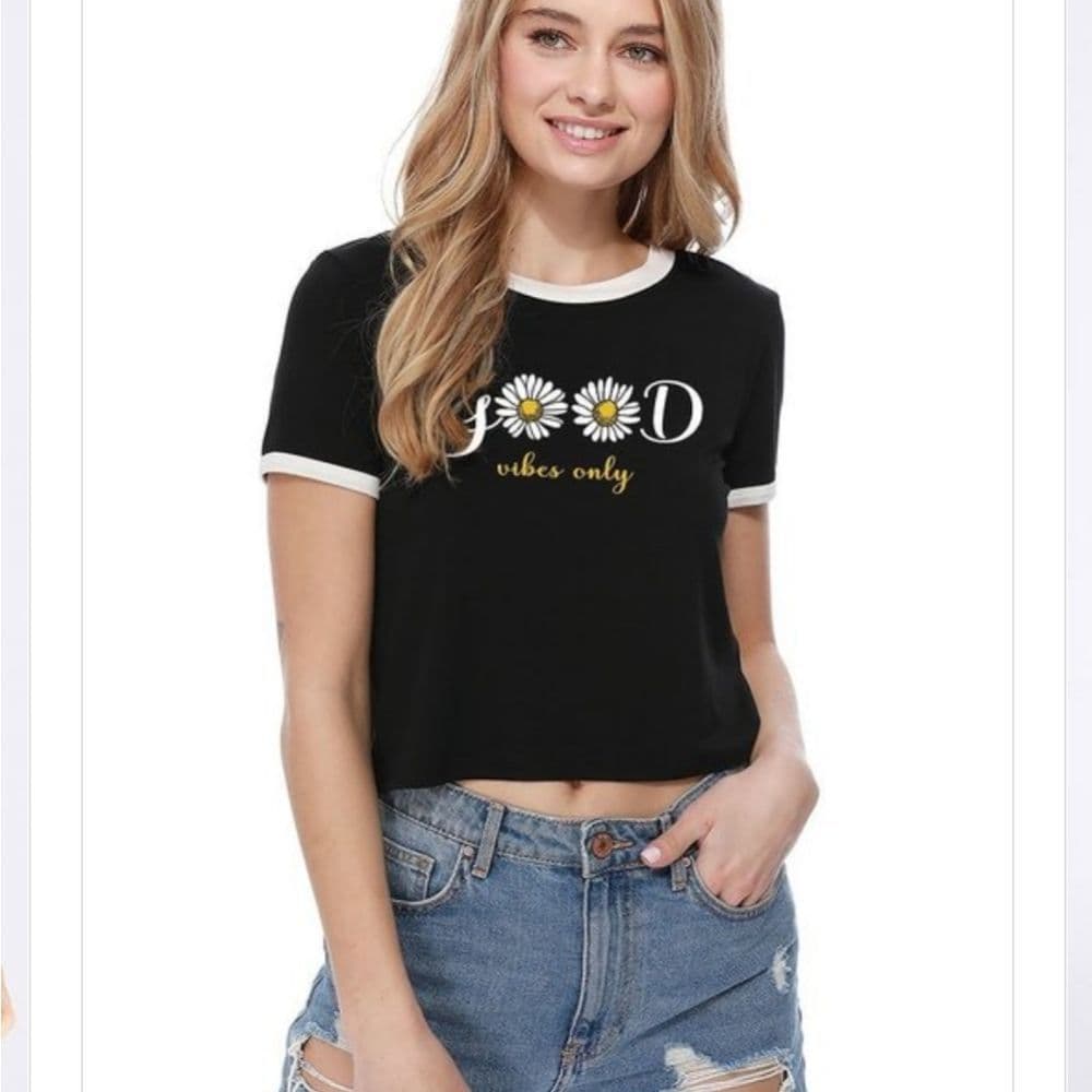 Good Vibes Only Black White And Yellow Daisy Graphic Crop Top